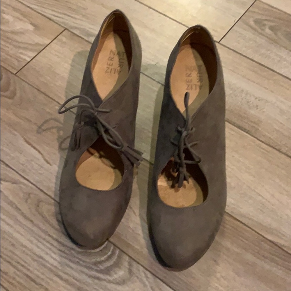 Naturalizer. Never worn. Gray heels w/ lace-up top